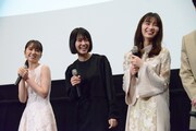 左から松木エレナ、志田彩良、岡崎紗絵。