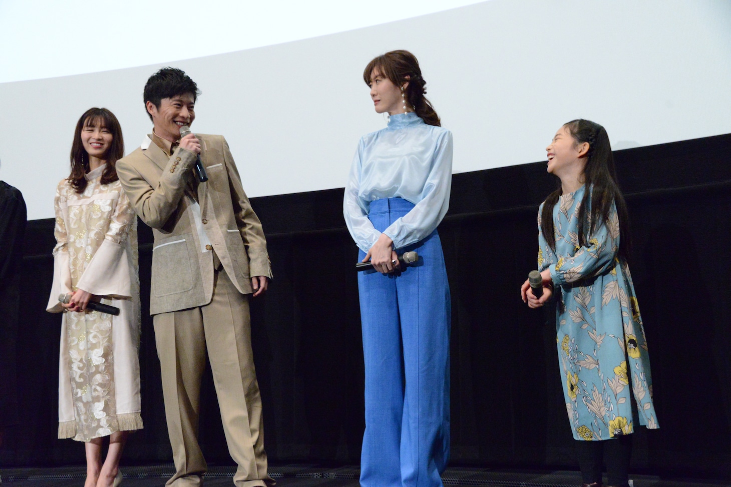 「mellow」初日舞台挨拶の様子。