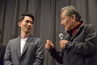 左からルー・ユーライ、藤竜也。