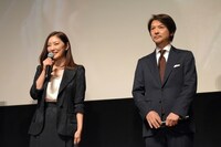 左から常盤貴子、緒形直人。