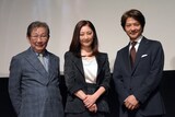 「帰郷」初日舞台挨拶の様子。左から杉田成道、常盤貴子、緒形直人。