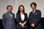 「帰郷」初日舞台挨拶の様子。左から杉田成道、常盤貴子、緒形直人。