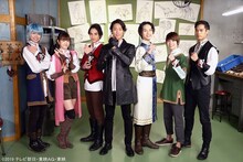 左から綱啓永、尾碕真花、一ノ瀬颯、永井大、兵頭功海、小原唯和、岸田タツヤ。