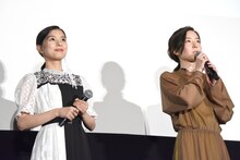 左から芳根京子、蓮佛美沙子。