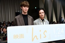 「his」トークセッションの様子。左から宮沢氷魚、藤原季節。