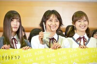 左から中村ゆりか、岡田結実、恒松祐里。