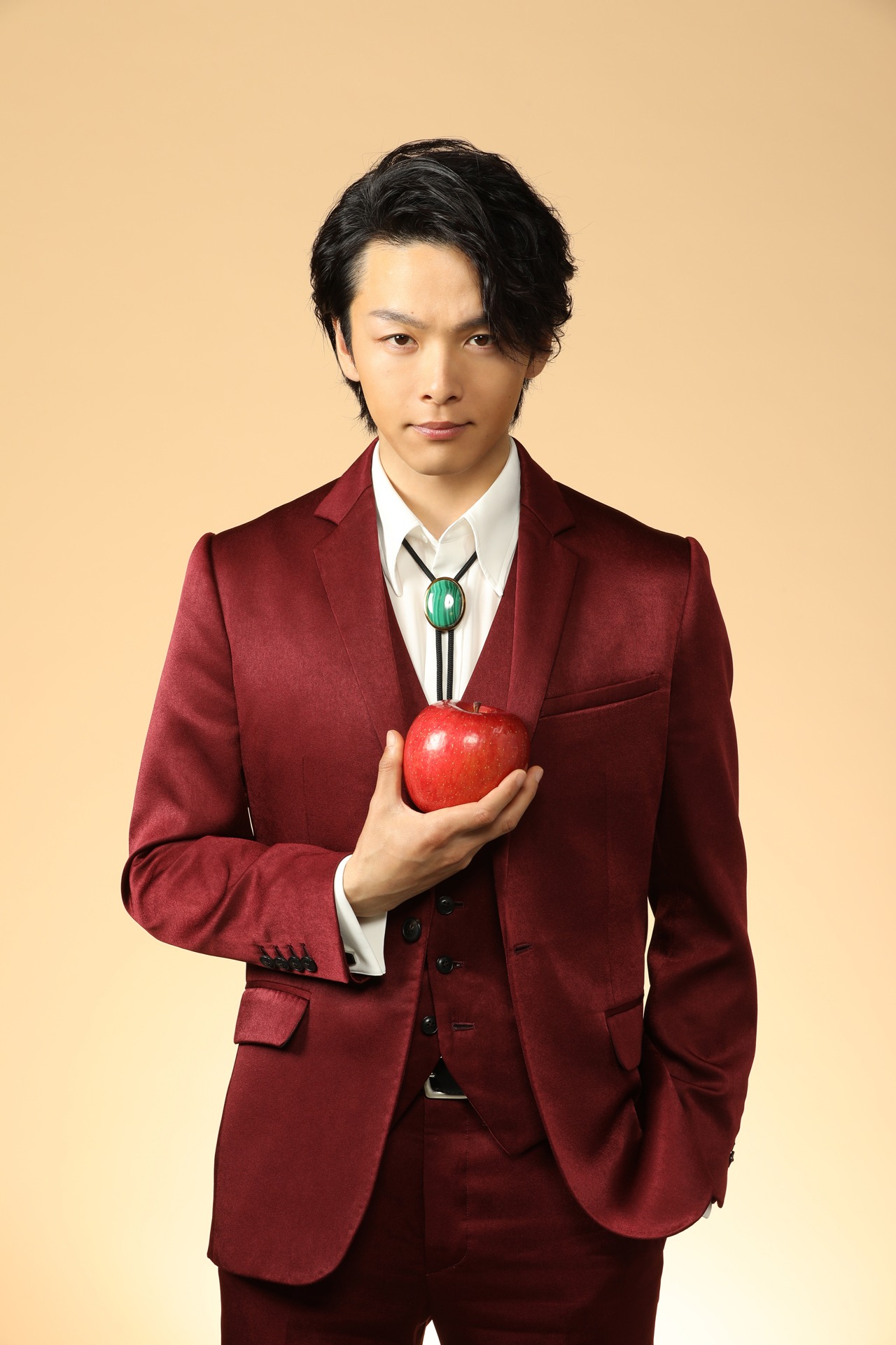 中村倫也演じる明智五郎。