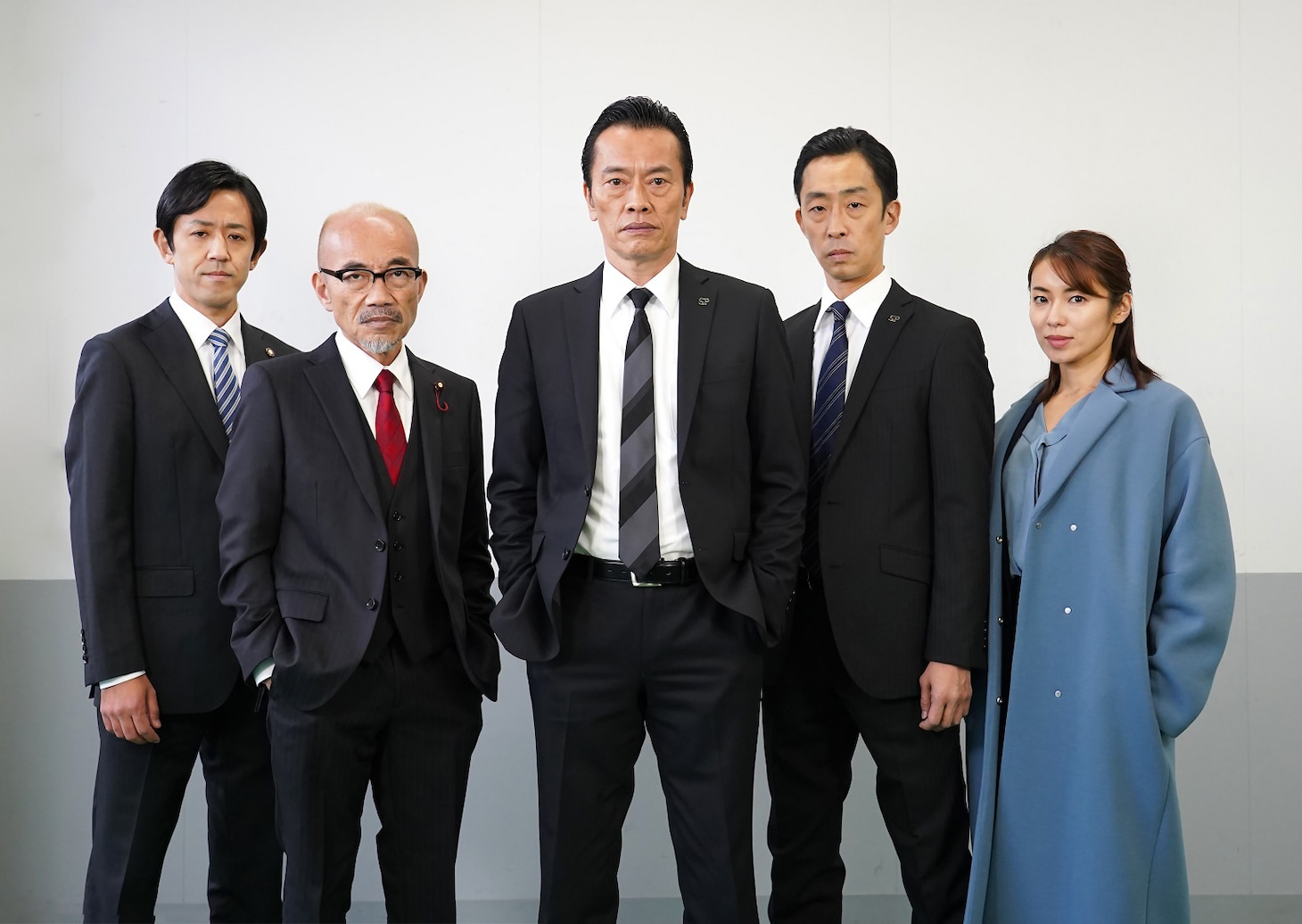 「私刑人～正義の証明」キャスト。左から濱津隆之、竹中直人、遠藤憲一、北村有起哉、内山理名。