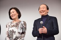 左から高畑淳子、中村梅雀。