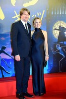 トム・フーパー（左）と夫人（右）。