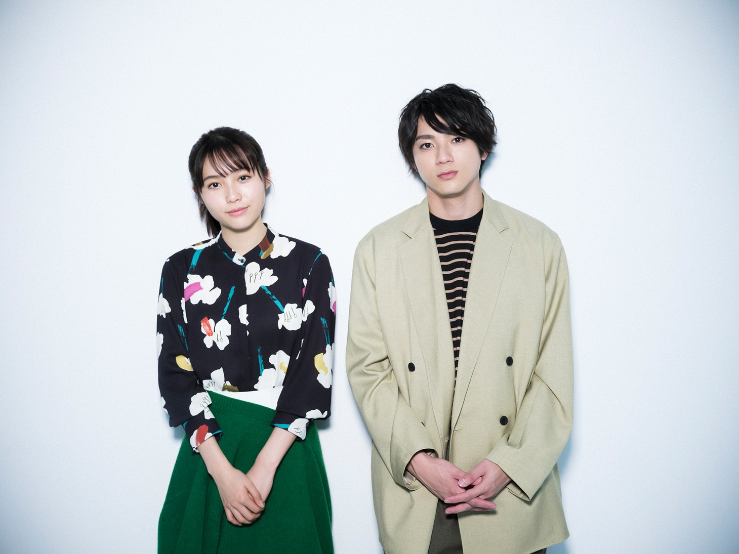左から秋田汐梨、山田裕貴。