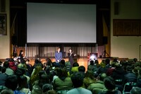 「犬鳴村」廃校試写会の様子。