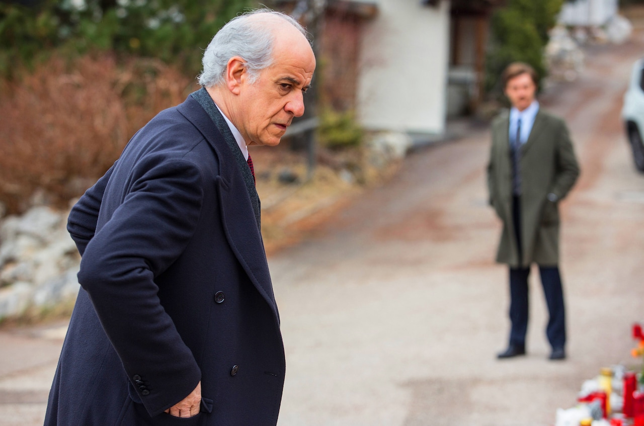 トニ・セルヴィッロとジャン・レノが捜査でタッグ「霧の中の少女」予告編