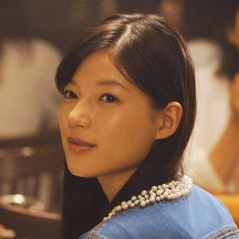 石井杏奈演じる関口さとみ。