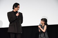 左から藤原季節、外村紗玖良。