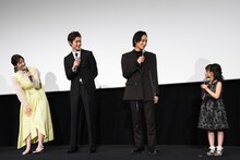「his」公開記念舞台挨拶の様子。左から松本若菜、宮沢氷魚、藤原季節、外村紗玖良。