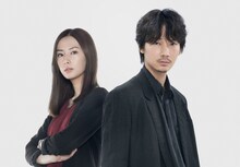 「ドクター・デスの遺産－BLACK FILE－」より、左から北川景子演じる高千穂明日香、綾野剛演じる犬養隼人。