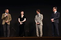 左から渡辺謙、安田成美、緒形直人、佐野史郎。