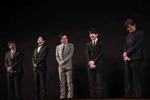 左から若松節朗、萩原聖人、平田満、吉岡秀隆、佐藤浩市。