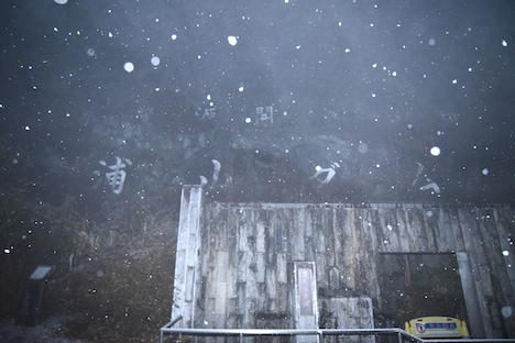 浦山ダム。写真右下の位置に川底から出土した弁財天がまつられている。