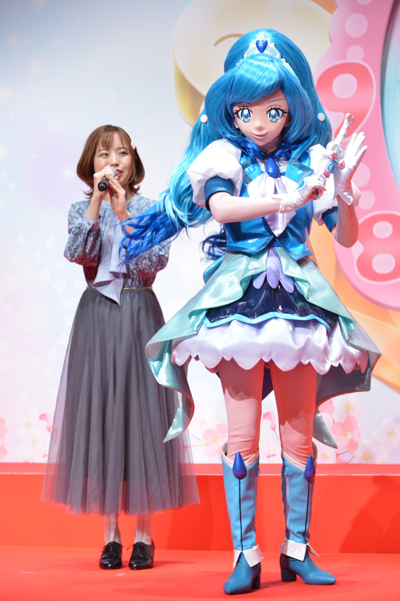 左から依田菜津、キュアフォンテーヌ。