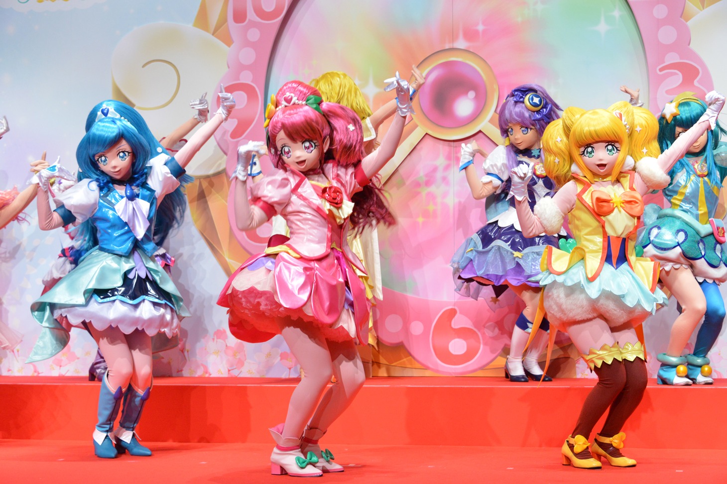 「映画プリキュアミラクルリープ みんなとの不思議な1日」エンディングダンス披露時の様子。