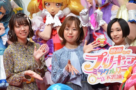 左から河野ひより、依田菜津、悠木碧。