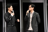 左から成田凌、井浦新。