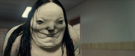 「スケアリーストーリーズ 怖い本」より、青白い女。