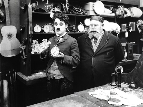 「チャップリンの質屋」 (c)Roy Export SAS