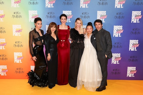 「ハーレイ・クインの華麗なる覚醒 BIRDS OF PREY」ロンドンプレミアの様子。左からジャーニー・スモレット=ベル、ロージー・ぺレス、メアリー・エリザベス・ウィンステッド、マーゴット・ロビー、エラ・ジェイ・バスコ、クリス・メッシーナ。