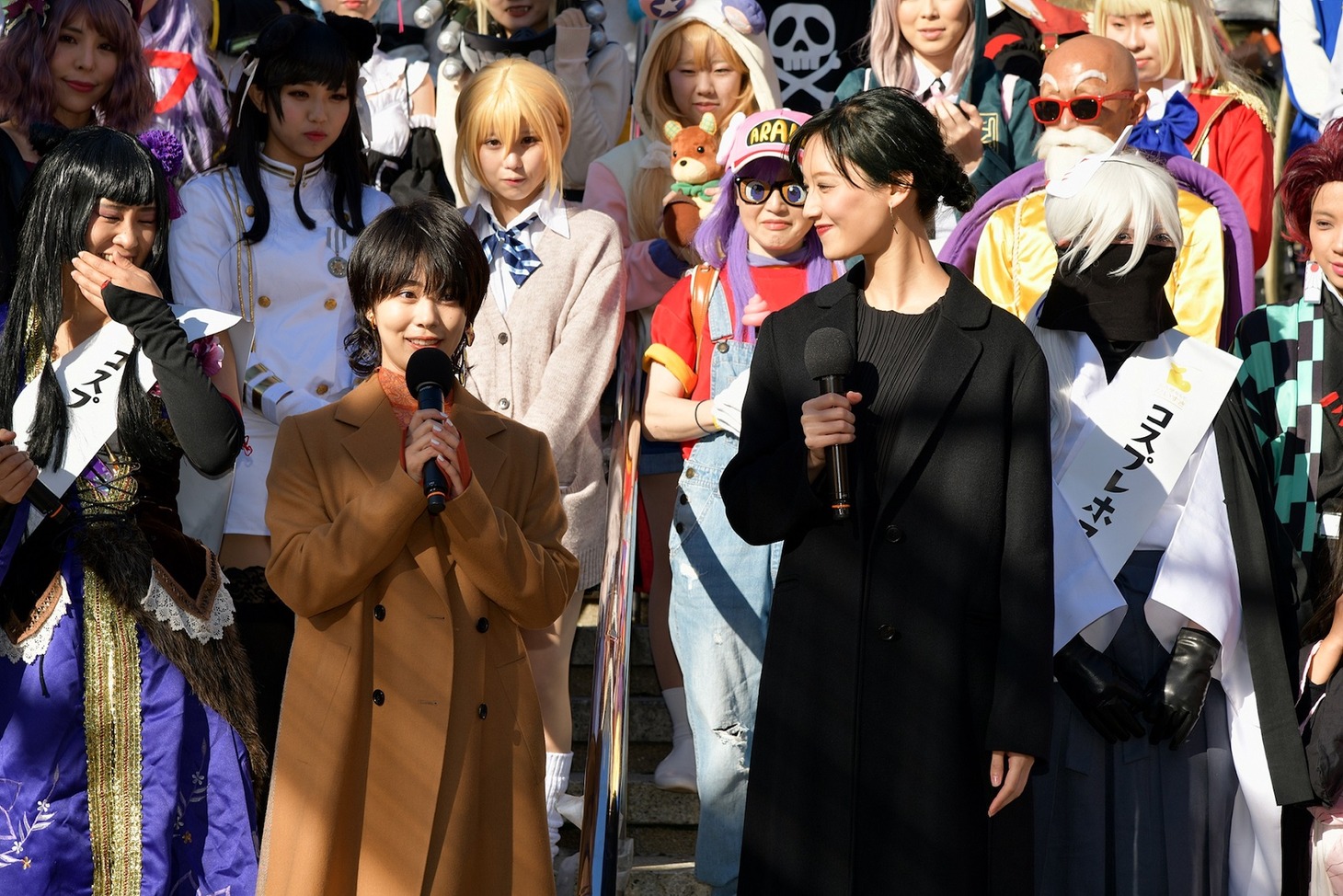 左から高畑充希、菜々緒。