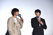 左から北村匠海、新田真剣佑。