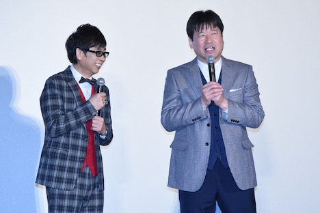 左から山寺宏一、佐藤二朗。