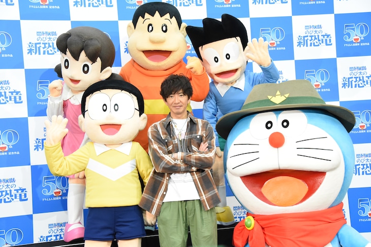 「映画ドラえもん のび太の新恐竜」公開アフレコイベントに参加した木村拓哉(下段中央)。