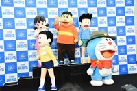 「映画ドラえもん のび太の新恐竜」公開アフレコイベントの様子。左上から時計回りにしずか、ジャイアン、スネ夫、ドラえもん、のび太。