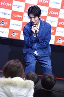 子供から質問を受ける押田岳。