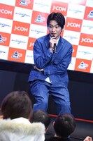 子供から質問を受ける押田岳。