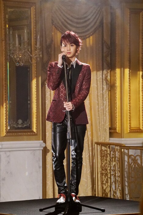 「貴族降臨 -PRINCE OF LEGEND-」より、吉野北人演じるルイの歌唱シーン。