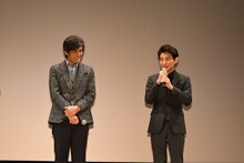 左から佐藤浩市、吉岡秀隆。