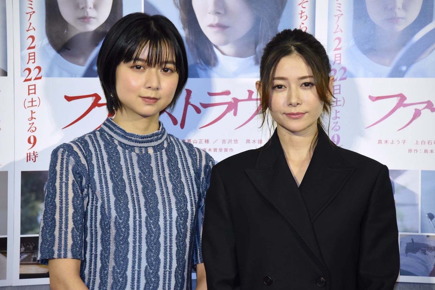 左から上白石萌歌、真木よう子。