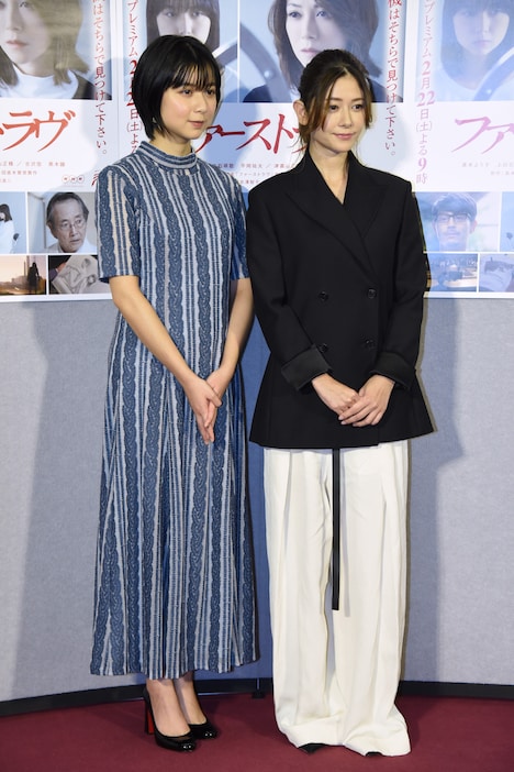 左から上白石萌歌、真木よう子。
