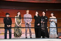 左から清水崇、宮野陽名、古川毅、三吉彩花、坂東龍汰、大谷凜香。