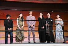 左から清水崇、宮野陽名、古川毅、三吉彩花、坂東龍汰、大谷凜香。