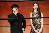 左から清水崇、宮野陽名。