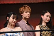 左から大谷凜香、古川毅、宮野陽名。
