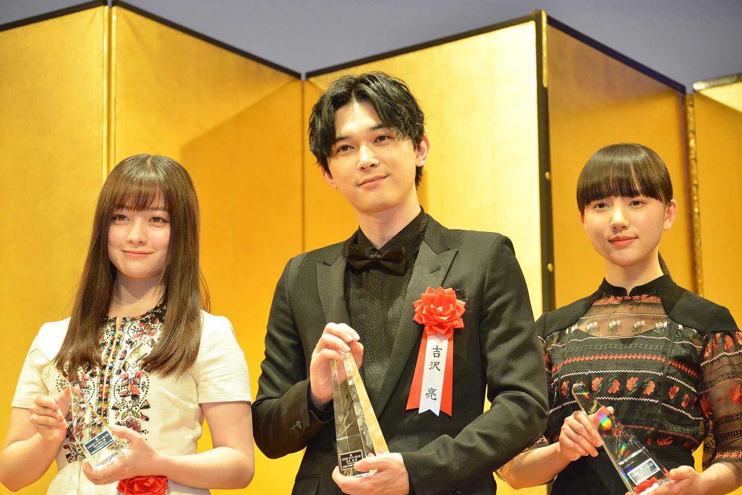 左から橋本環奈、吉沢亮、清原果耶。