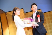 左から松岡茉優、「蜜蜂と遠雷」プロデューサーの石黒裕亮。