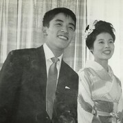 左から塩見哲、市原悦子。