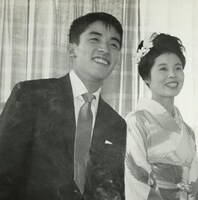 左から塩見哲、市原悦子。